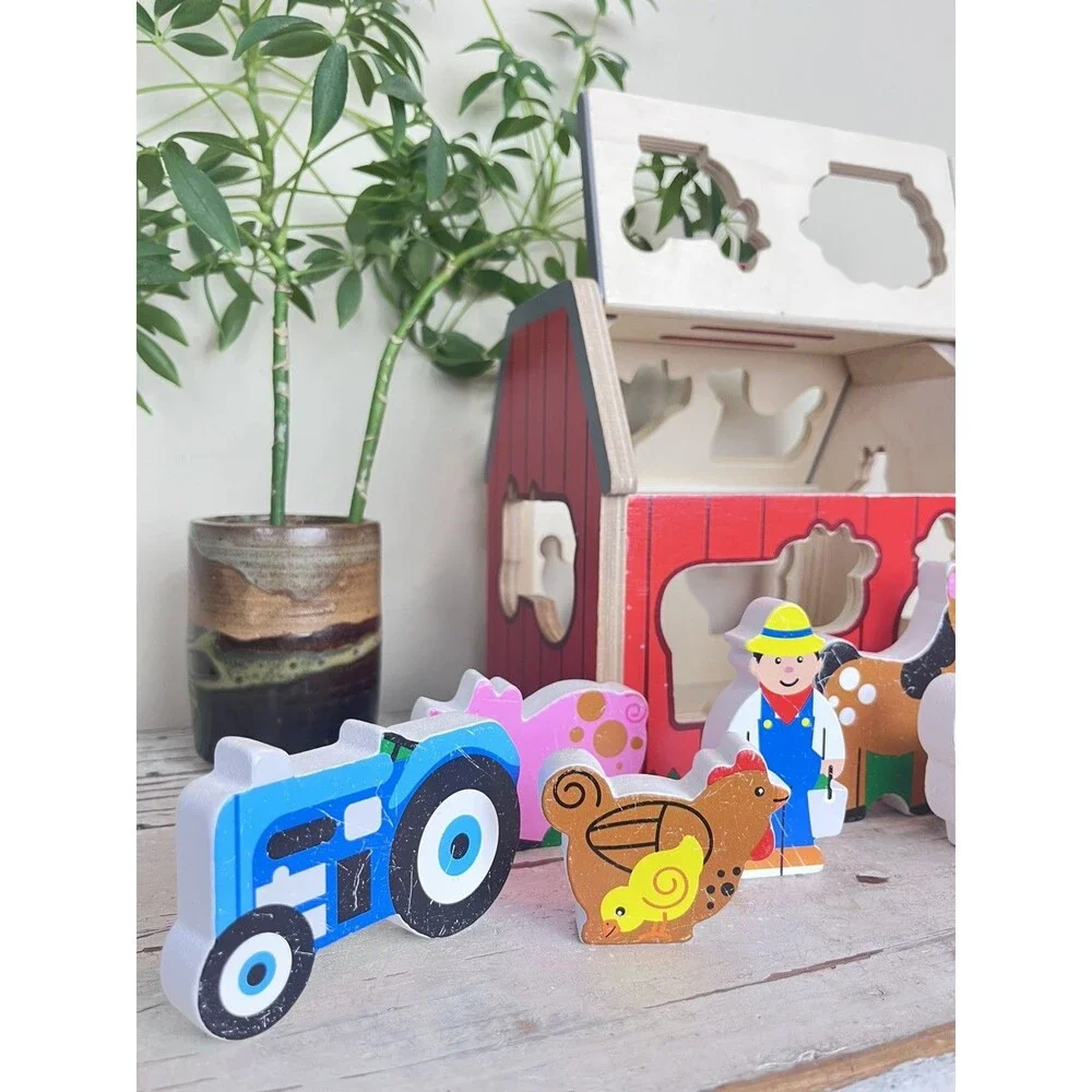 Melissa & Doug Wooden Take-Along Shape Sorting Barn with Flip-Up Roof 9 Figures
